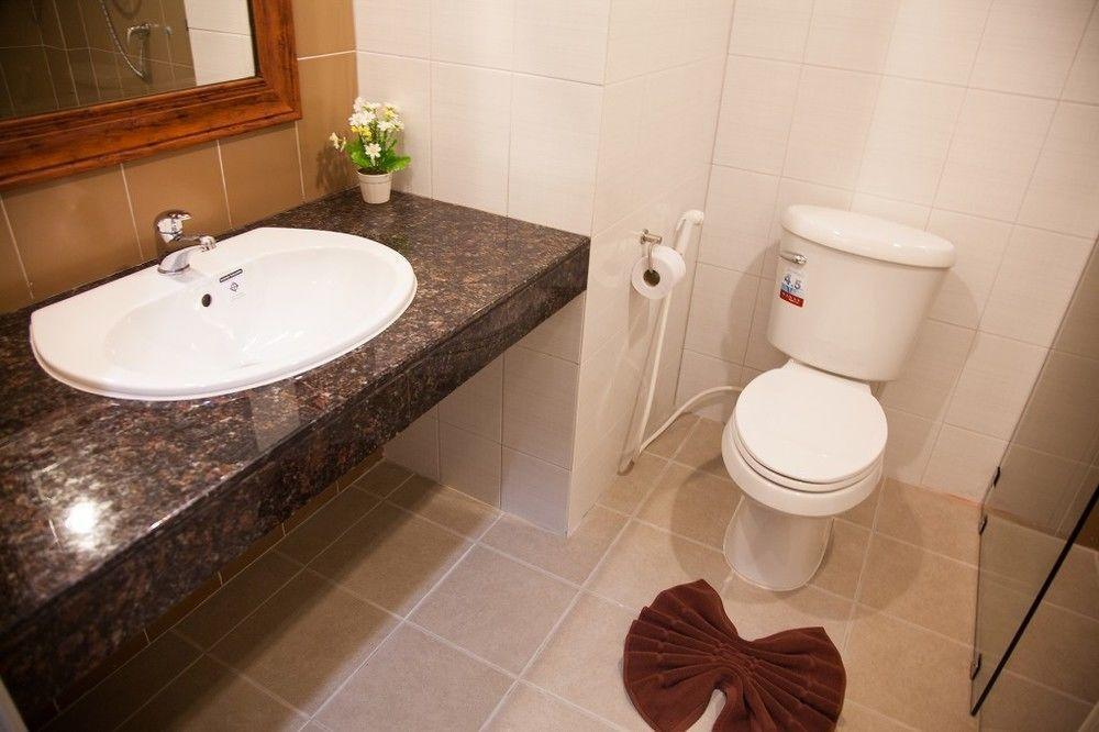 Morage Hotel Пхитсанулок Экстерьер фото