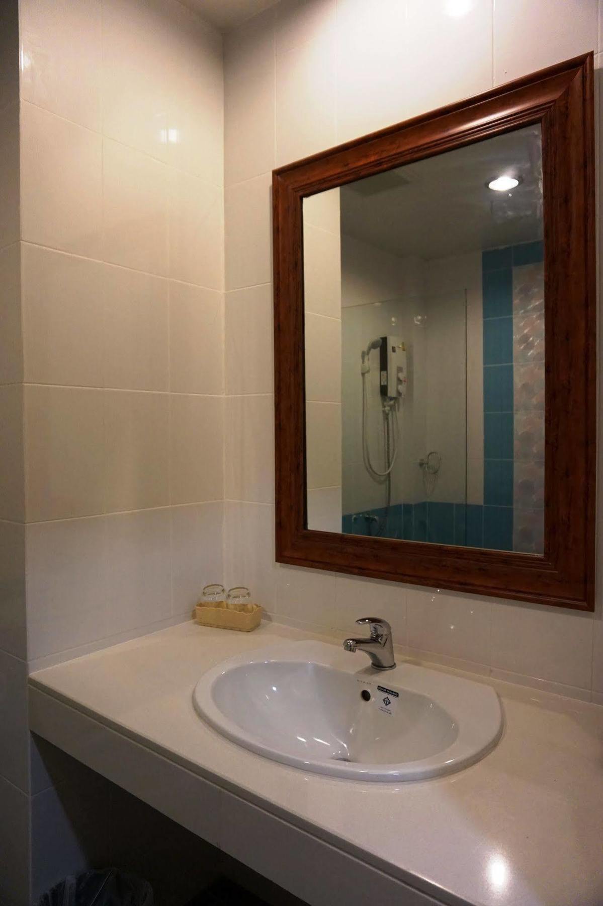 Morage Hotel Пхитсанулок Экстерьер фото