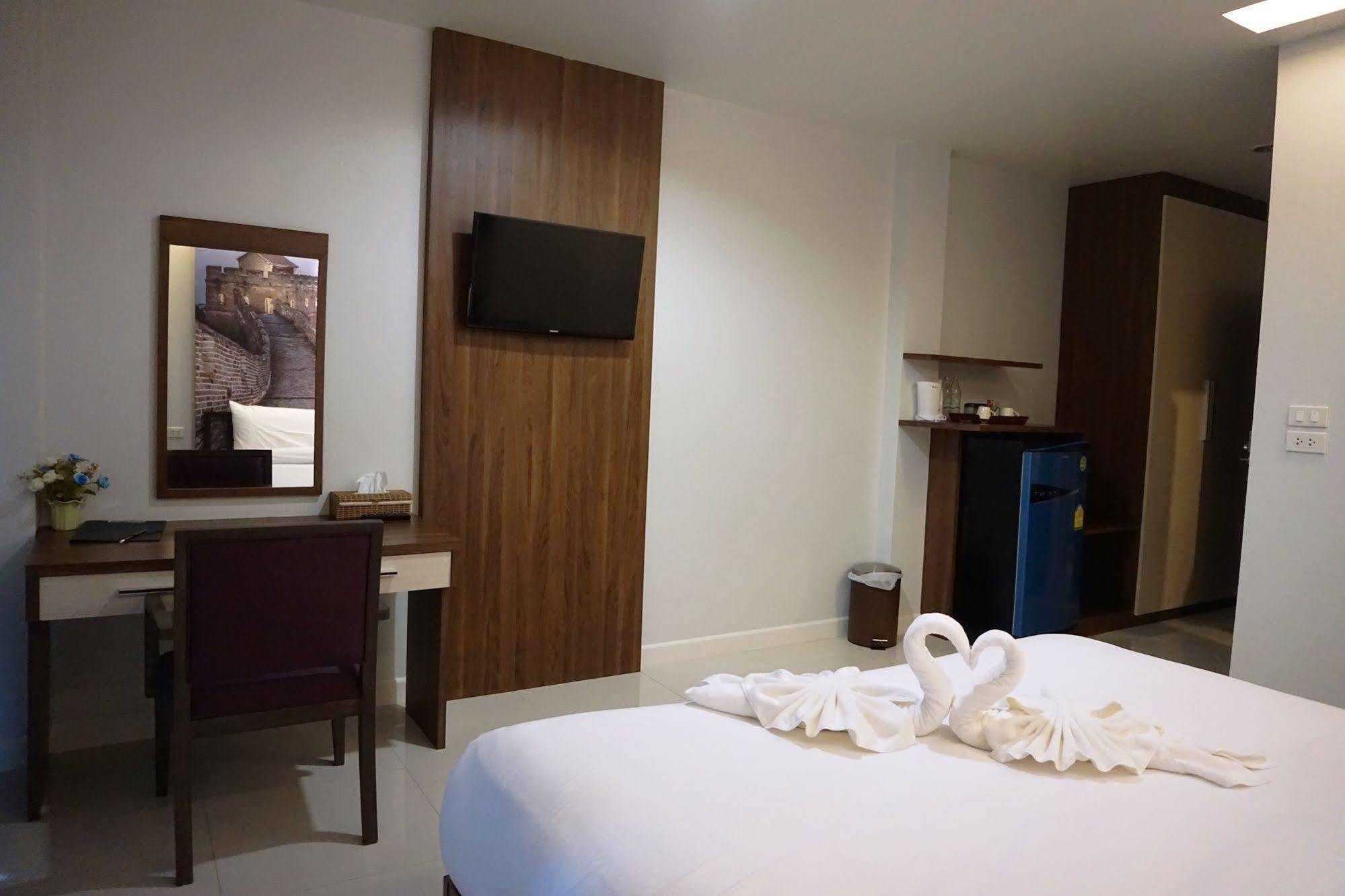 Morage Hotel Пхитсанулок Экстерьер фото